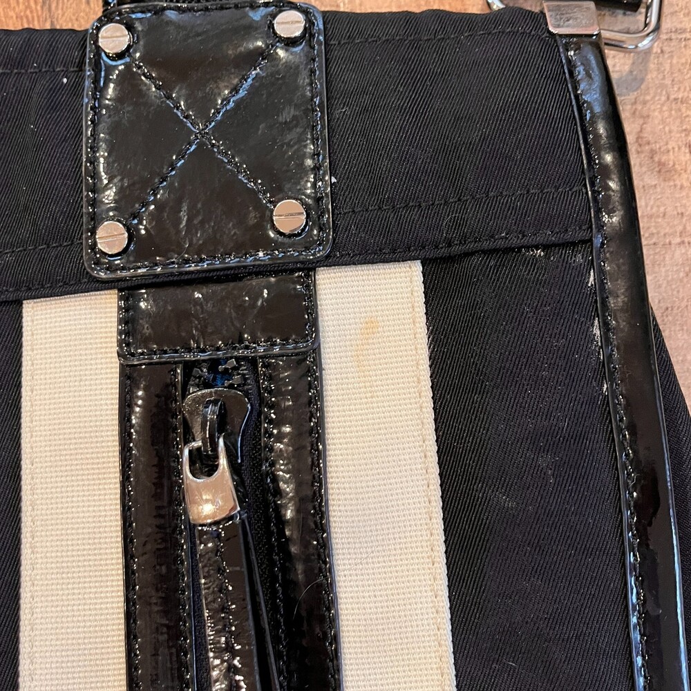 Milly - Mod look B&W Messenger Tote Bag. Color Block Canvas & Patent Leather - Picture 16 of 16